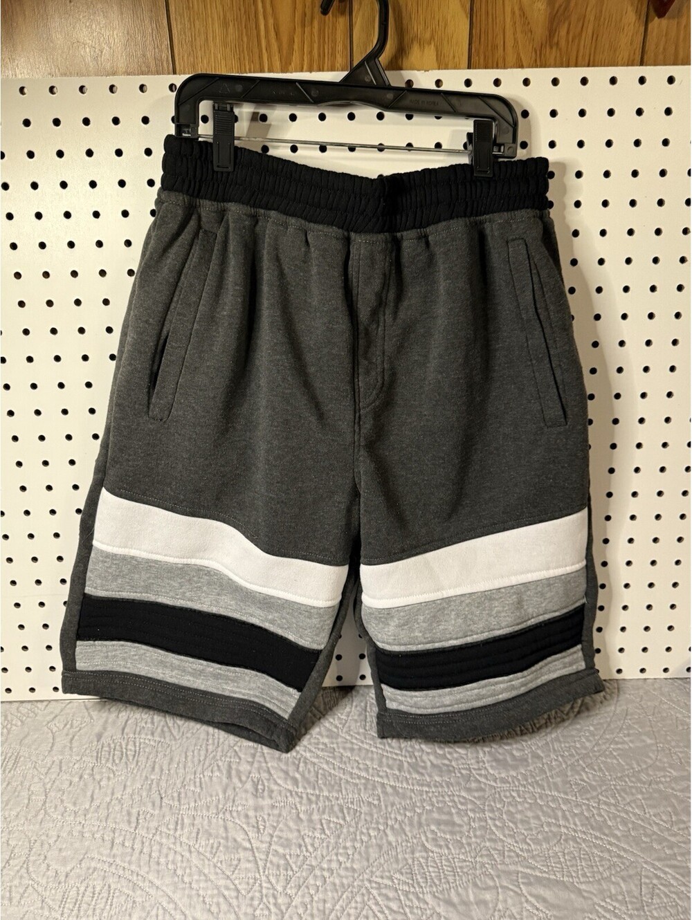 🎅🏻 Blue Gear Men's Size Large Black Gray White Bermuda Shorts Zipper Pockets